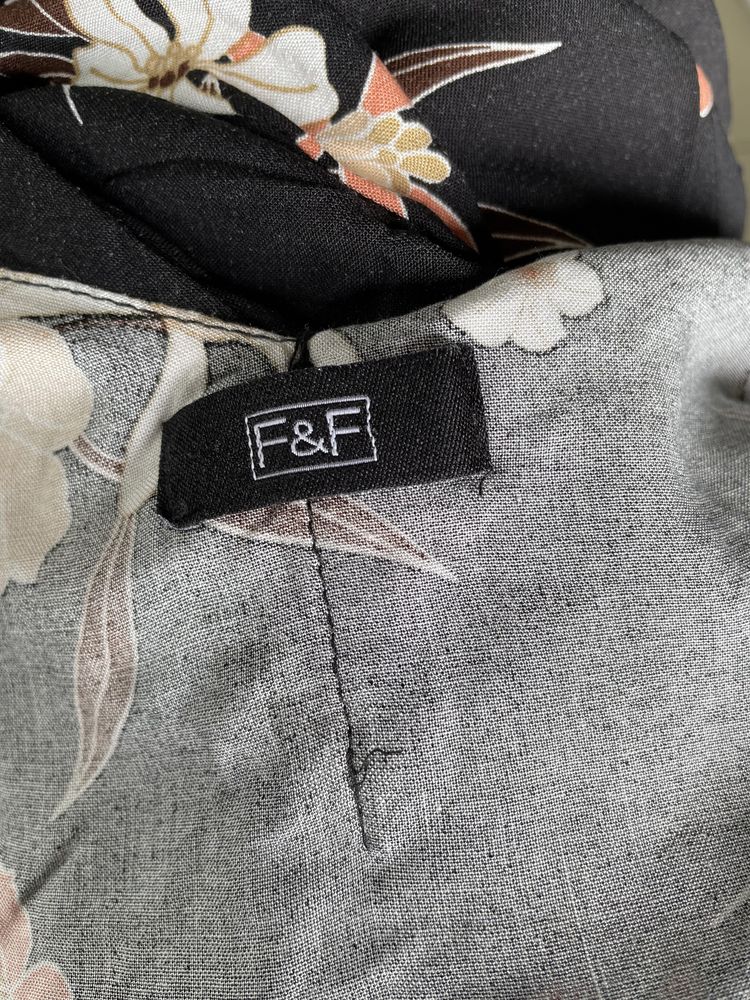 Czarna bluzka w kwiaty marki F&F w rozmiarze 42 XL wymiary na płasko: