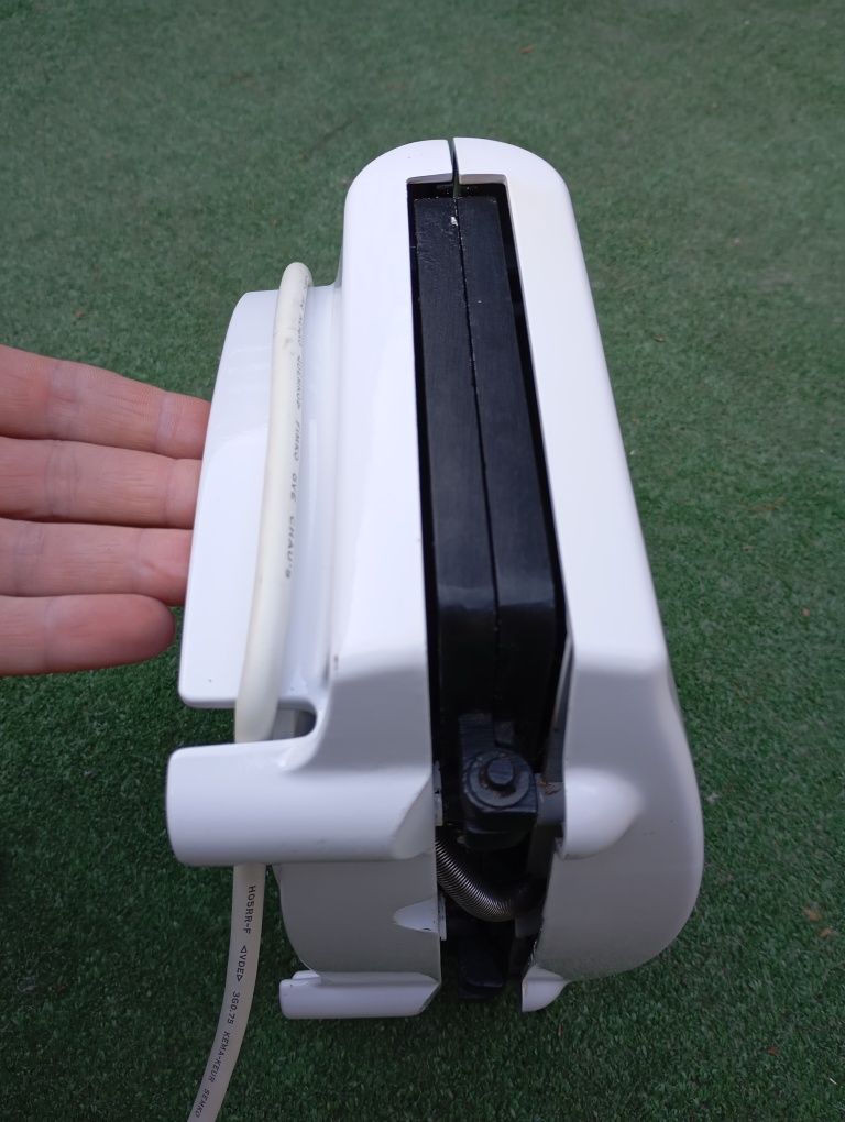 Biały opiekacz toster do kanapek ALASKA ST2550, moc 700W