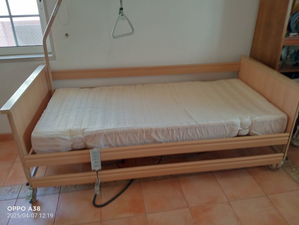 Cama elétrica articulada