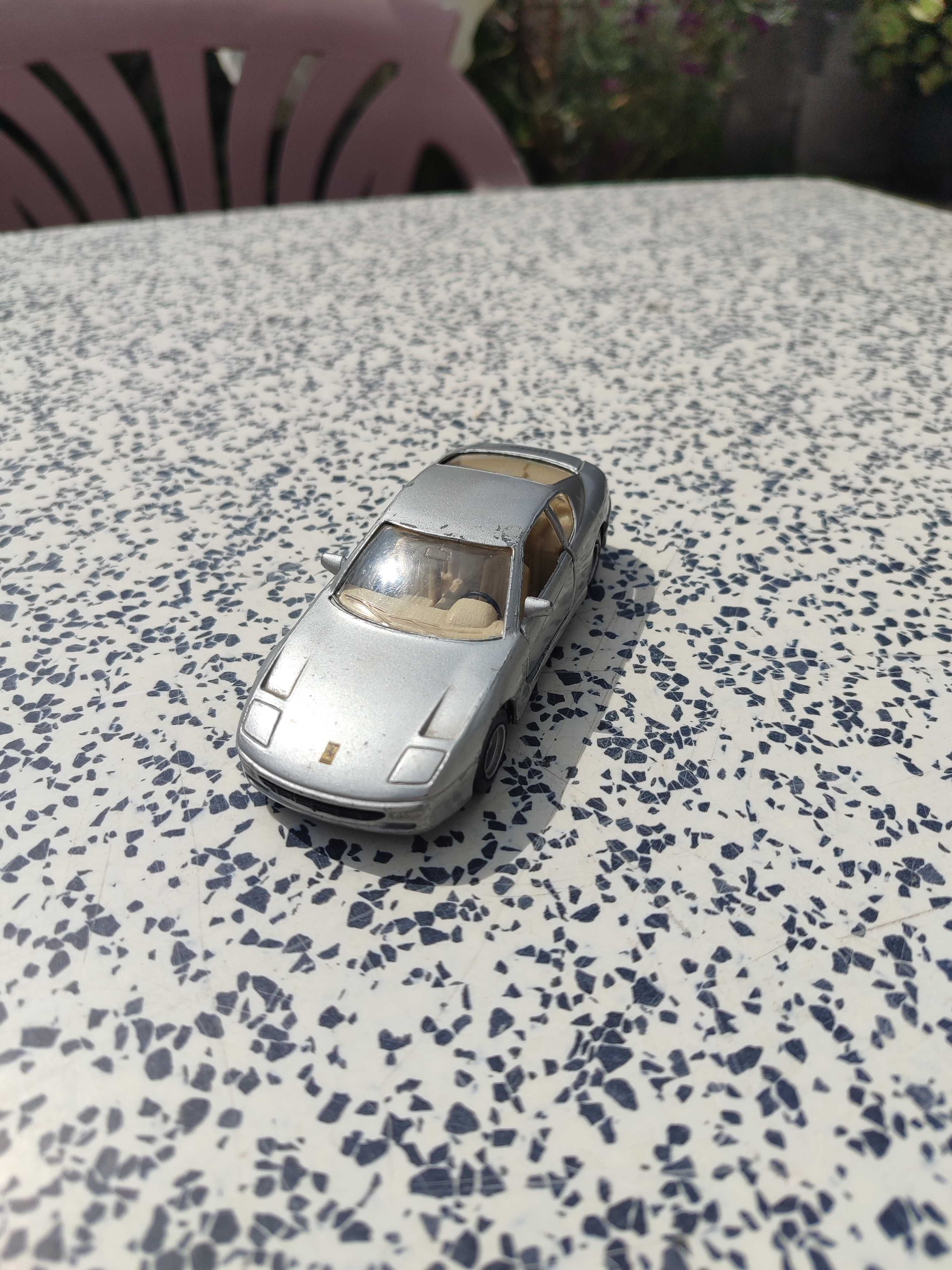 Miniatura Ferrari 456 GT Escala 1:39 – Maisto Shell