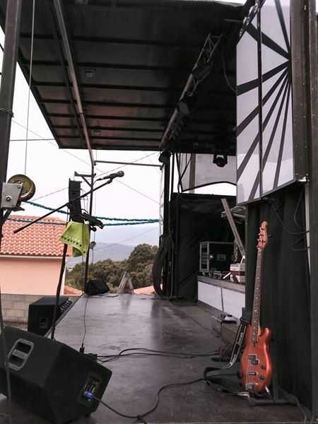 Palco móvel Ligeiro (o som não está à venda e não vendo sem cenário)