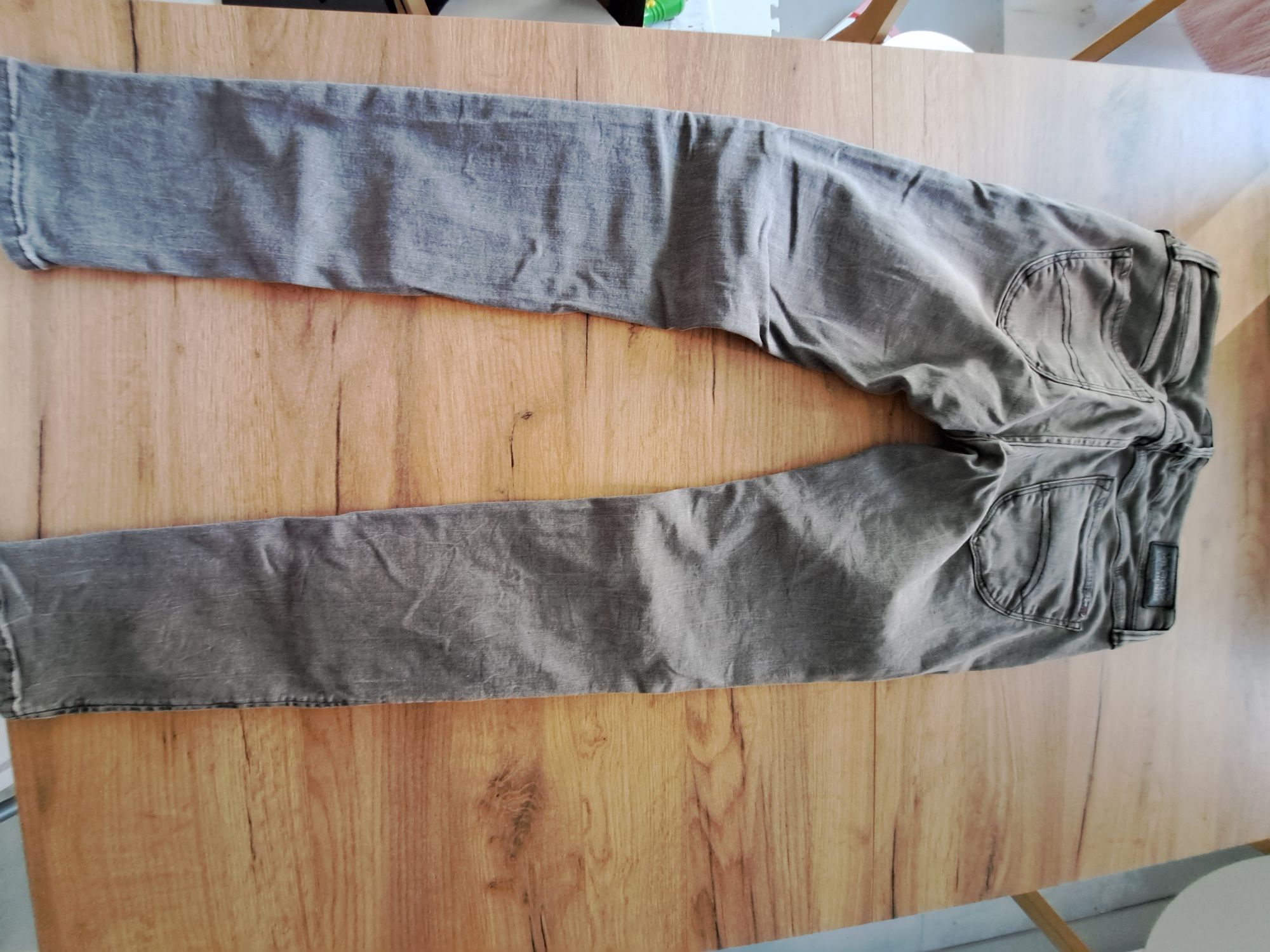 Szare spodnie jeansy Hilfiger r. 28/32
