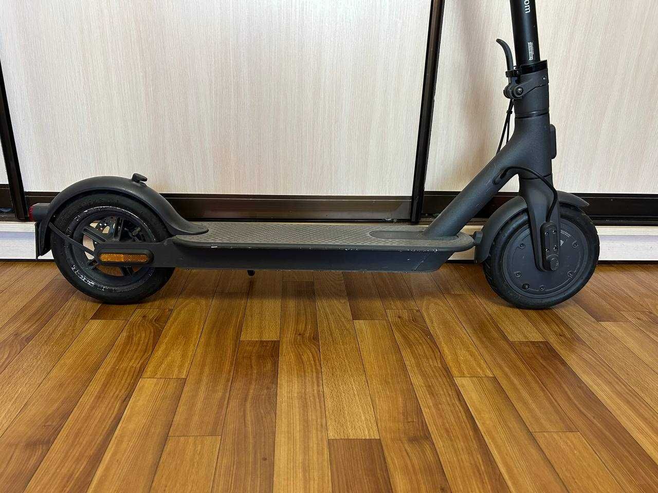 Електросамокат Xiaomi Mi Electric Scooter 1S Black (m365)