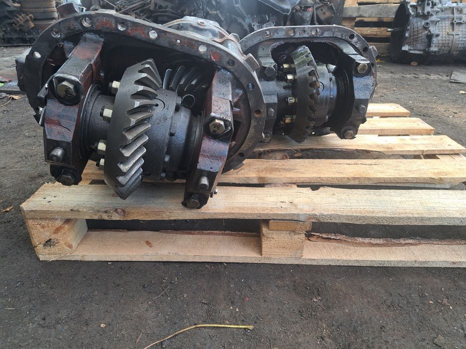 Редуктор Маз средний задний...21×29 балансир евро