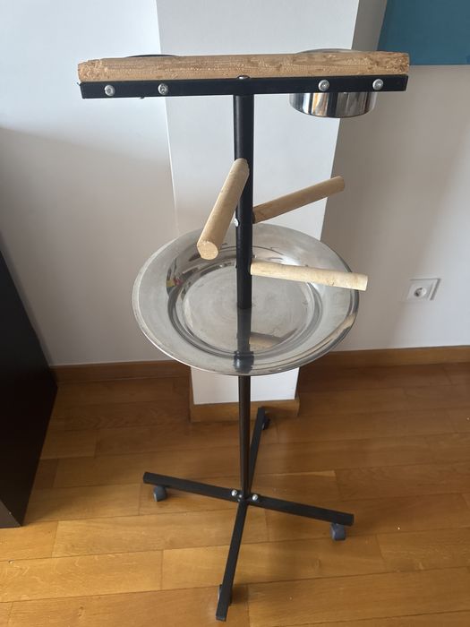 Poleiro papagaio com rodas