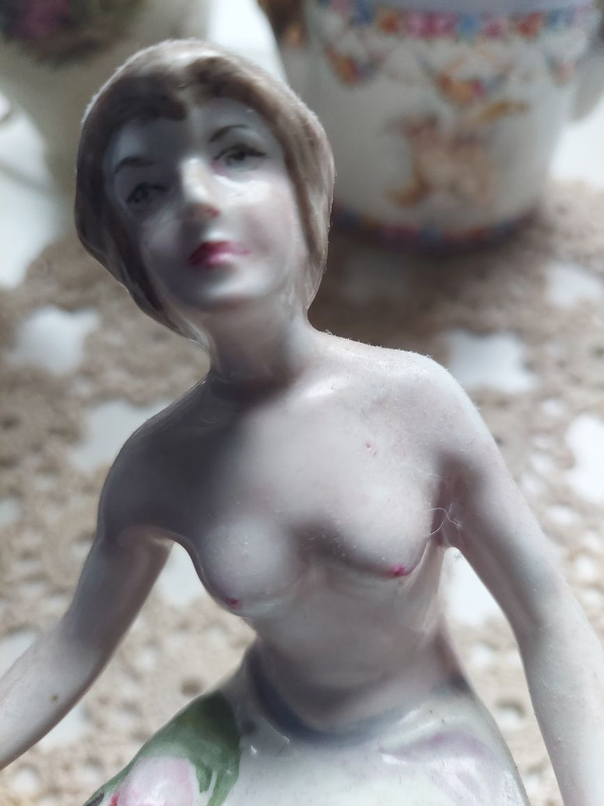 Kobieta z chartem , porcelanowa figurka,  pies