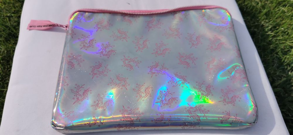 Etui na laptopa błyszczące w unicorn.