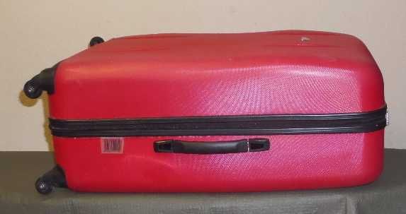 Чемодан большой красный пластиковый, 4 колеса, 70Х49Х27 см.