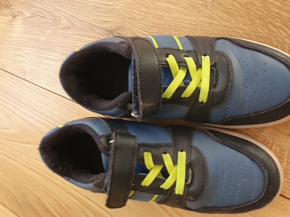 Buty na rzepy rozm. 33