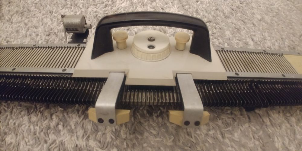 Maszyna dziewiarska do robienia swetrów PRL Moda