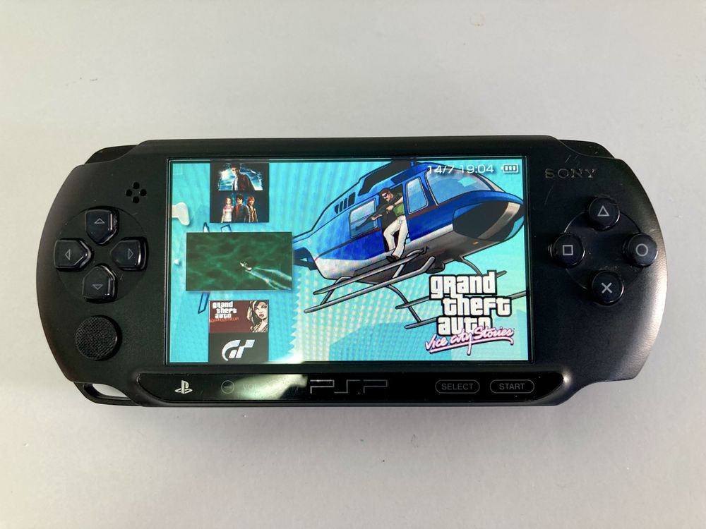 PSP + 5500 Jogos (Cartão 64GB) + Carregador