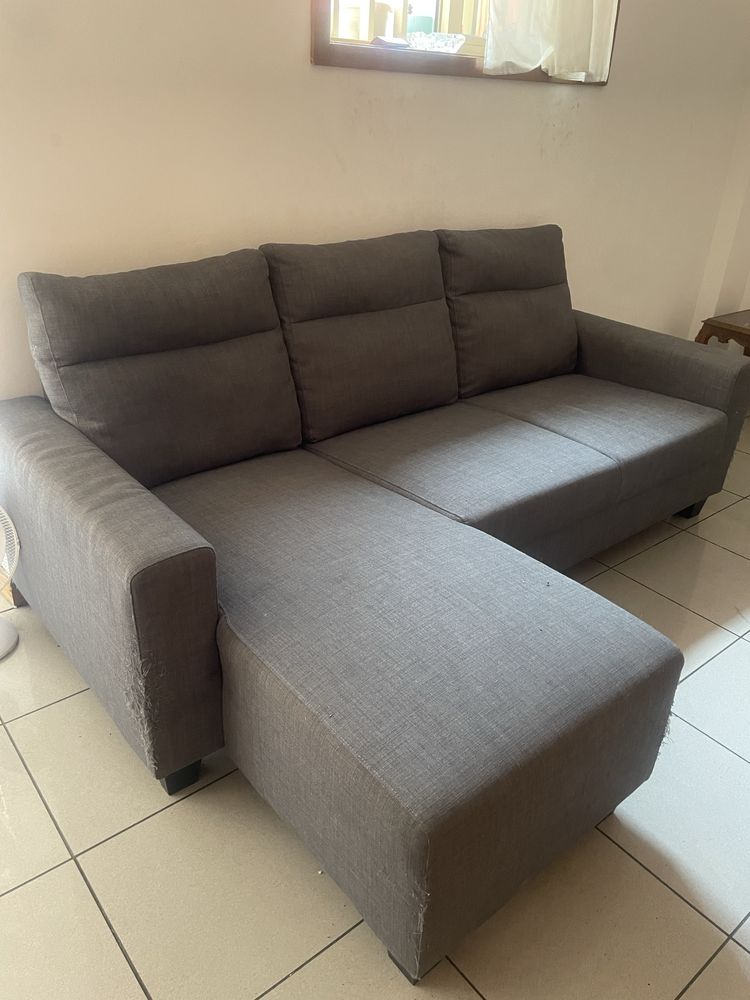 Sofa seme novo e bom estado tem 2 mes de uso