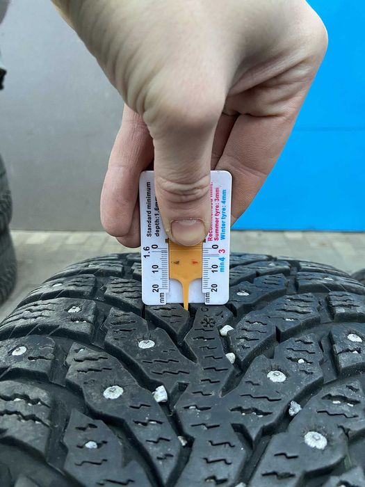 225/45 R18 Nokian Hakkapeliitta 9 шип зимові шини 2шт