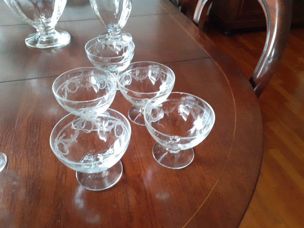 Conjunto de copos antigos.