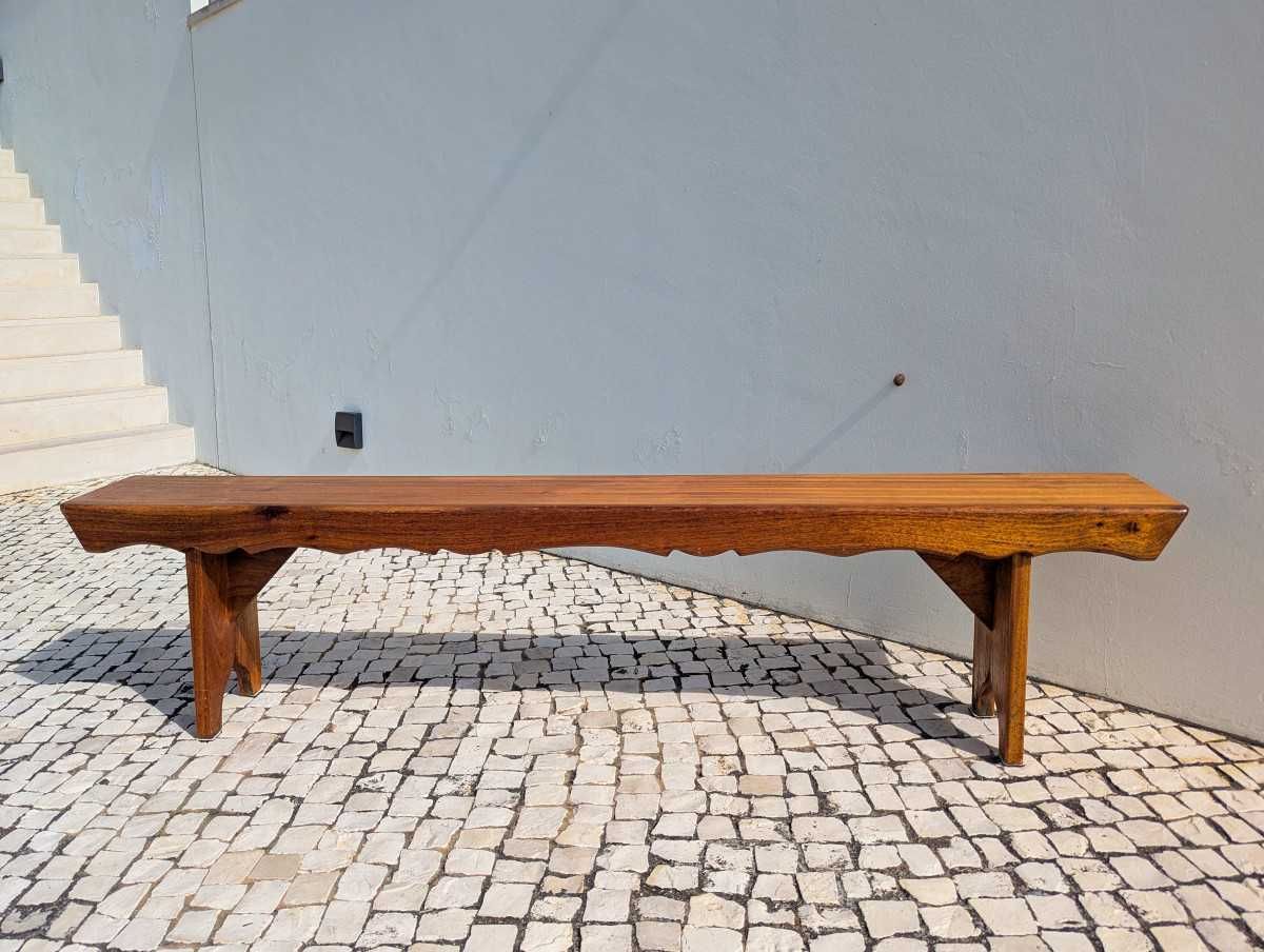 Banco em Madeira Castanha – Feito com Elegância e Qualidade