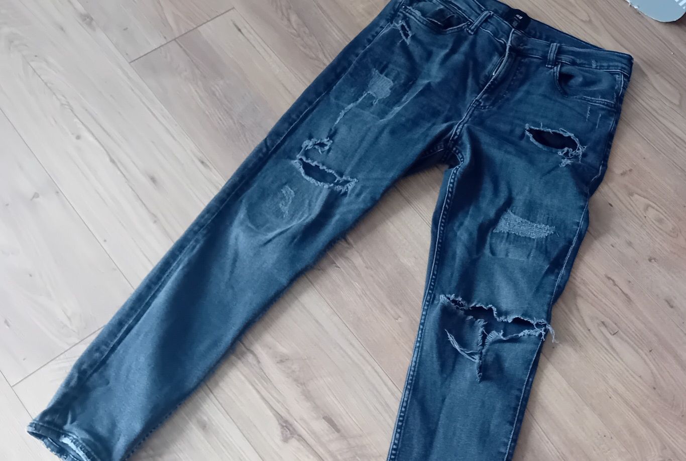 Spodnie z dziurami H&M