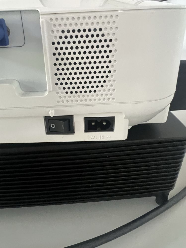 Alfawise A8 Smart Projector