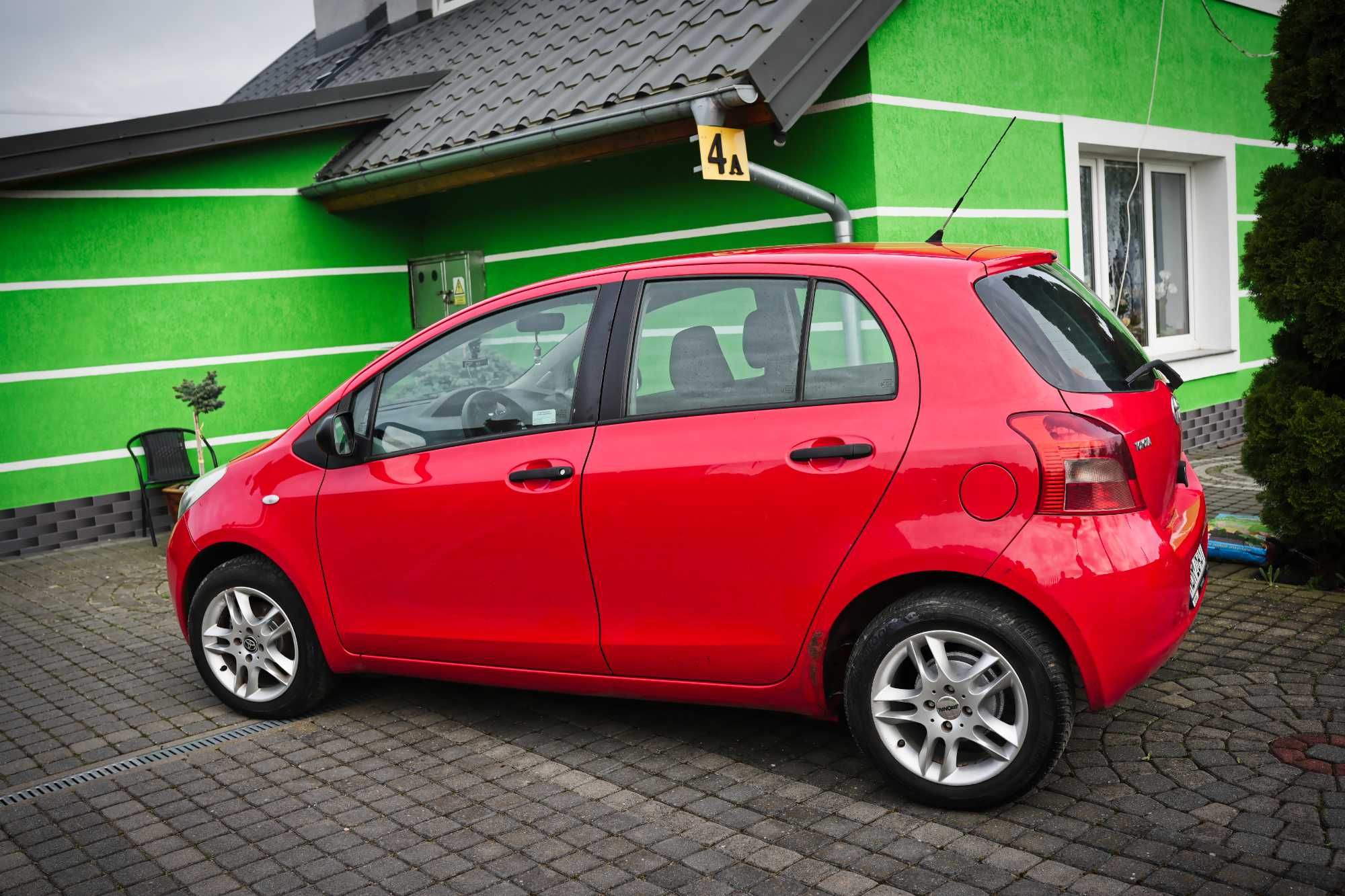 Toyota yaris 2007 rok 1.3 benzyna