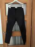 Czarne spodnie materiałowe Cross Jeans