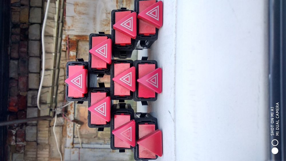 кнопка аварийки ауди а6с5(реле поворотов 7-9-10 пинов)принимаем авто.