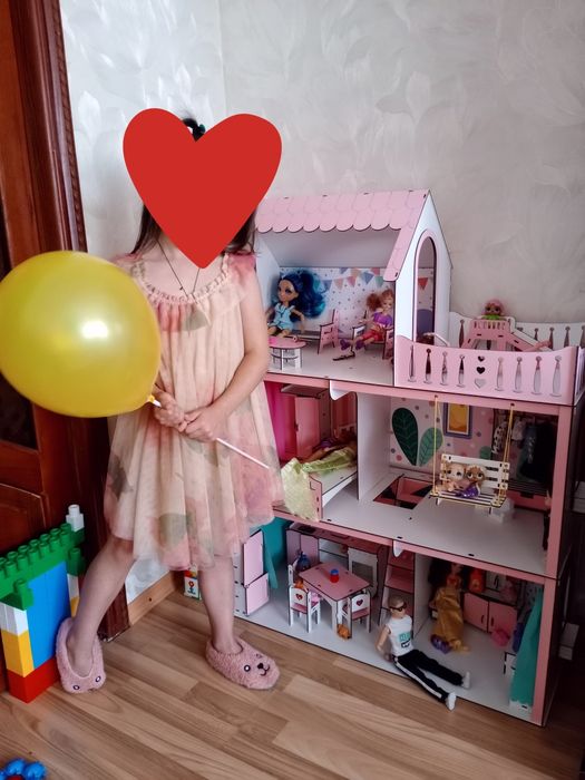 Ляльковий будиночок з меблями