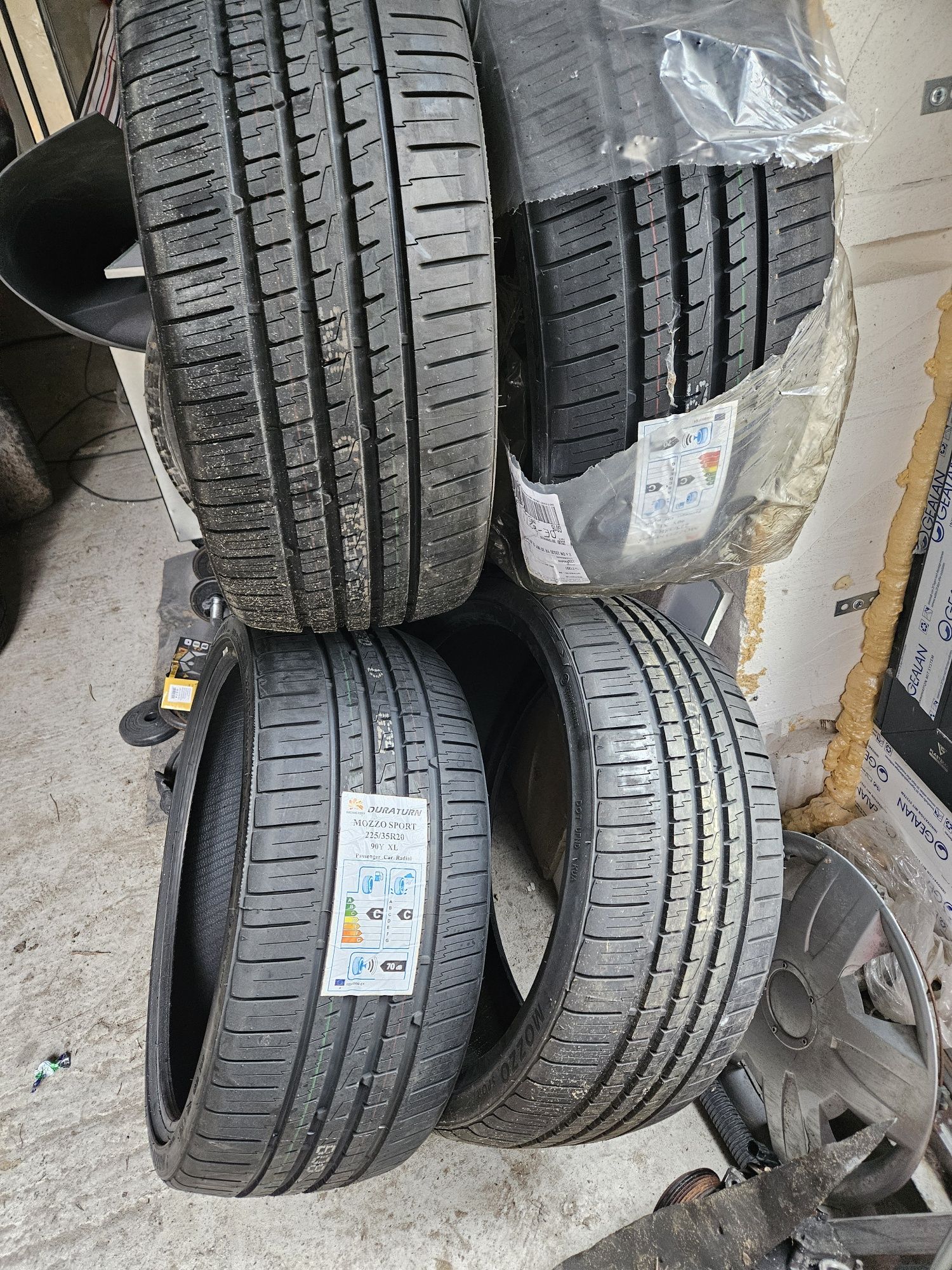 Opony Duraturn 225/35R/20 M+S . Nowe