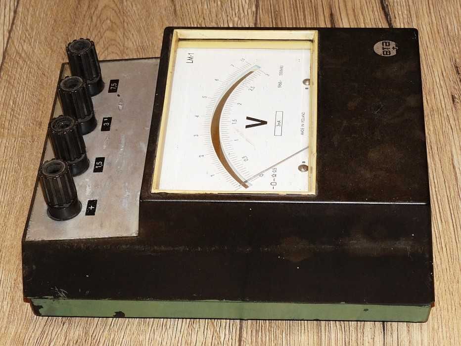 Miernik laboratoryjny, woltomierz analogowy 1.5-3-7.5 V kl. 0.5 LM-1