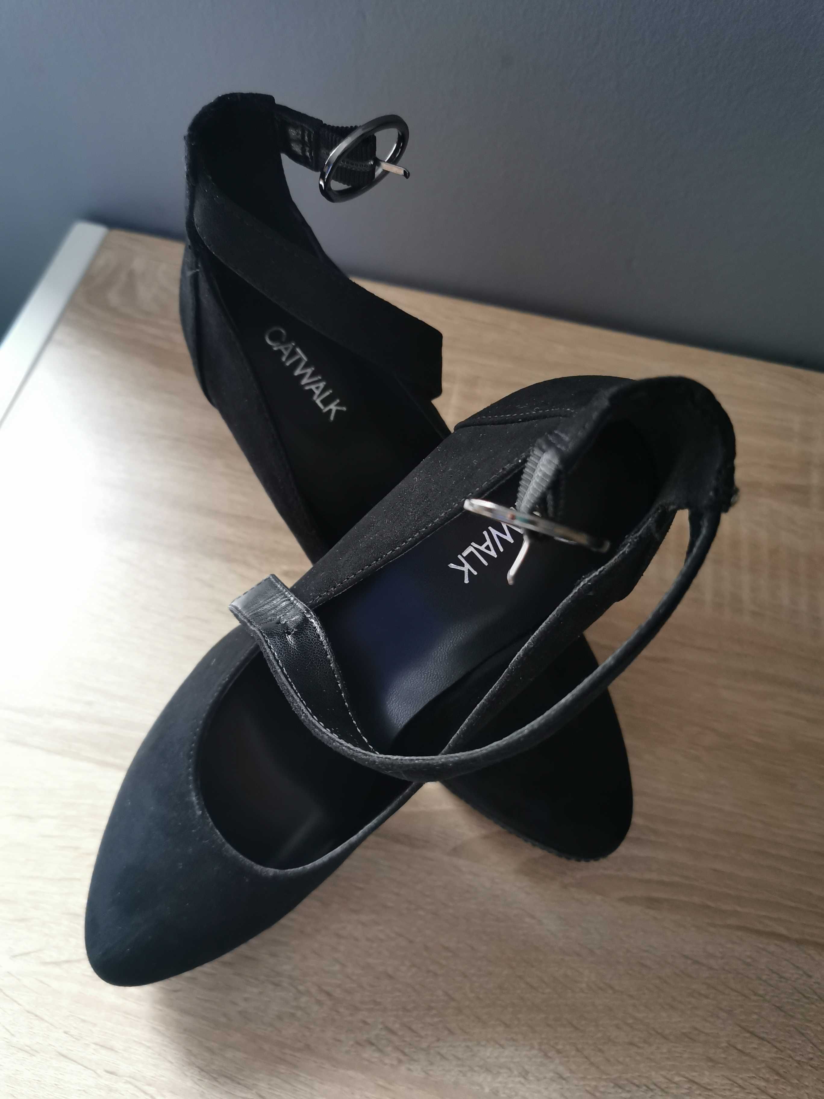 czarne szpilki catwalk