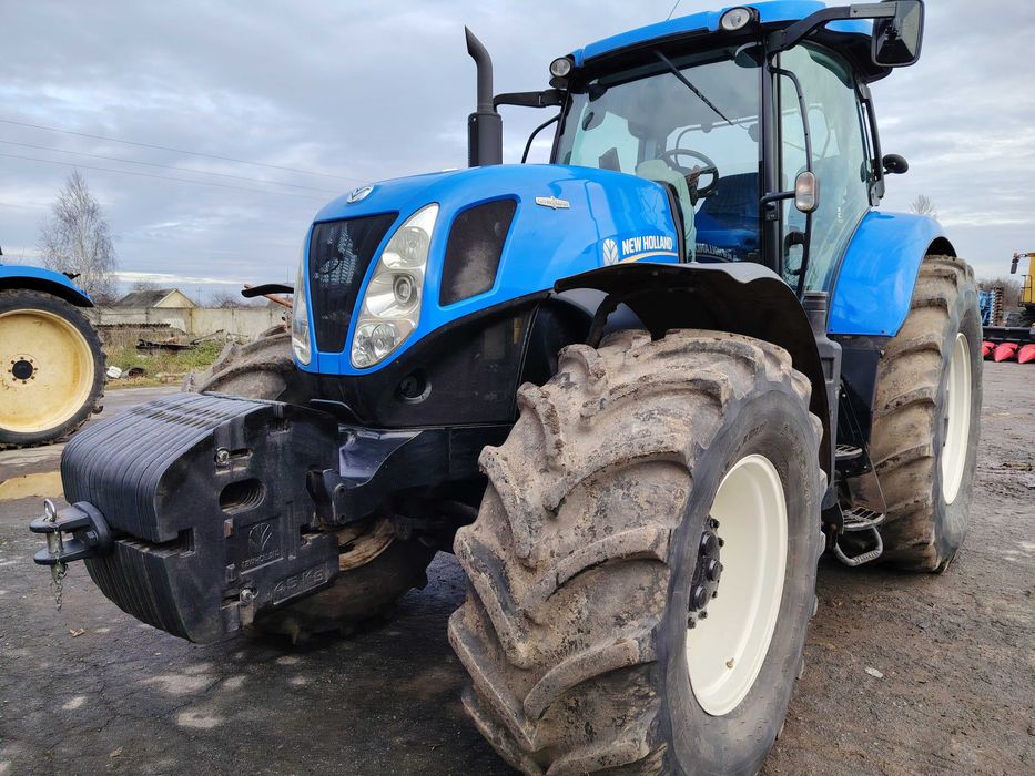 трактор New Holland 7070