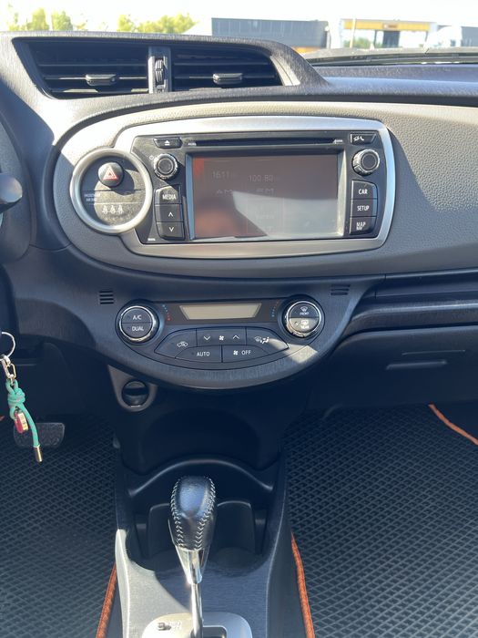 Toyota Yaris 2014р., офіційний автомобіль, без ДТП