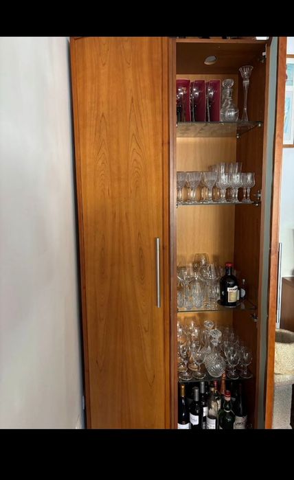 Móvel de sala, em cerejeira