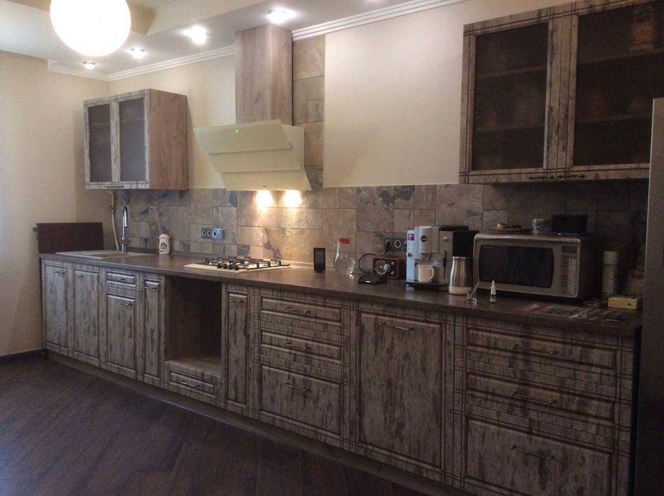 Продам 2 єт. дом 350 кв.м. в г.Вішгороде,микрорайон Дедовица