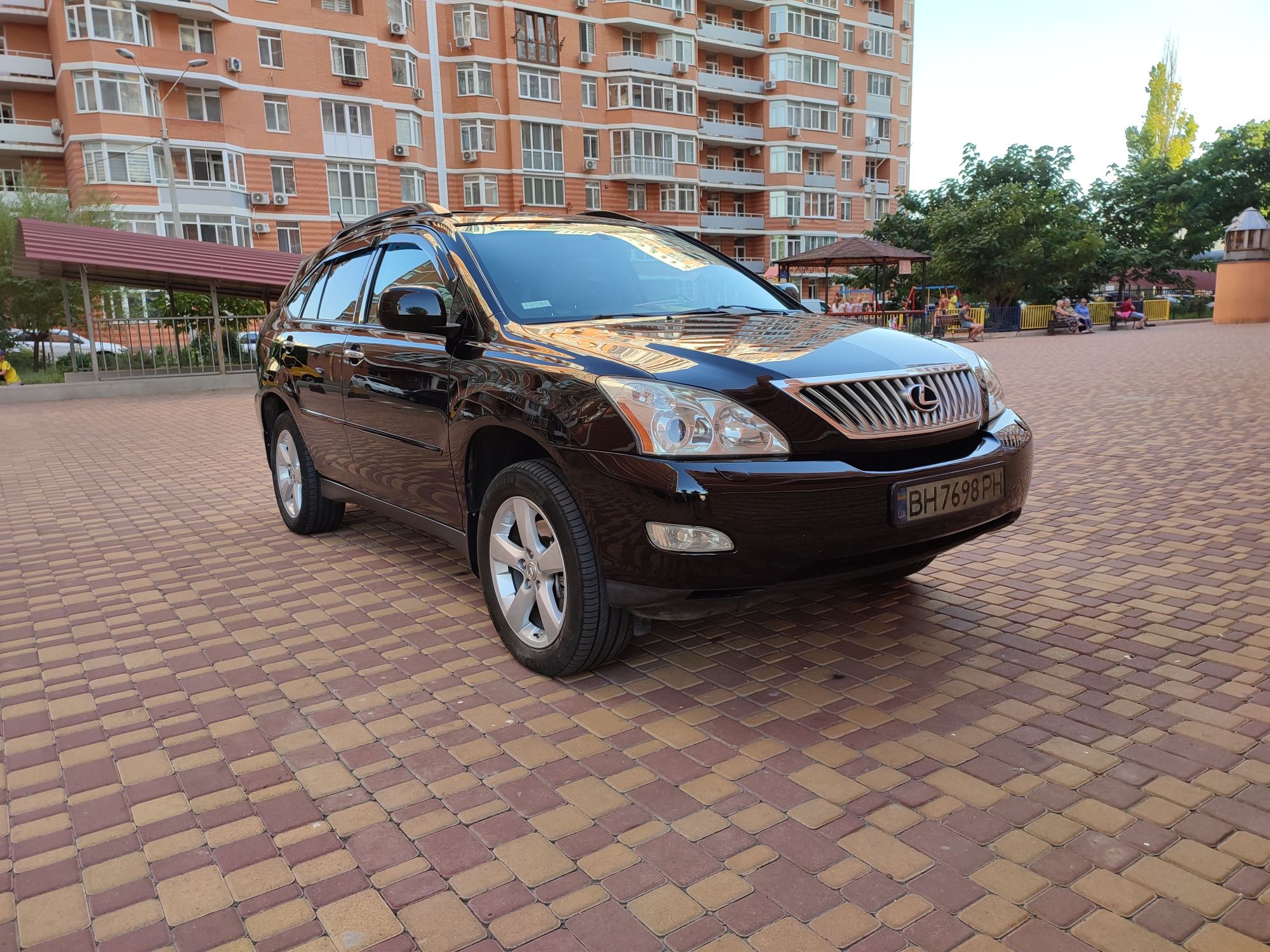 Срочно продам Lexus rx 350.