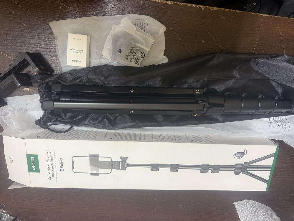 Selfie stick Ugreen LP680 ze stojakiem i pilotem Bluetooth 1.8m