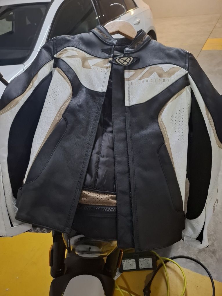 Benelli Leoncino 125 | 2025. Com Capacetes, Jaquetas e luvas