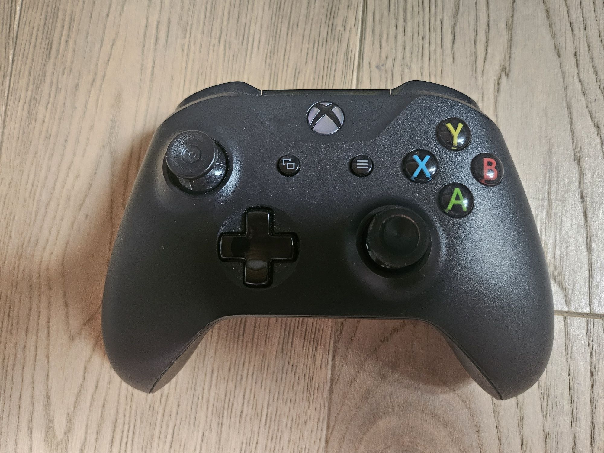 Pad do xbox one różne kolory