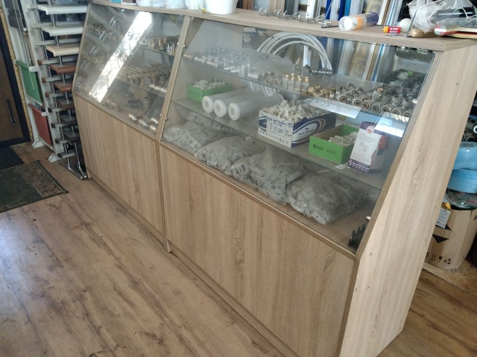 Прилавок торгова вітрина стенд стелаж для товарів в магазин офіс