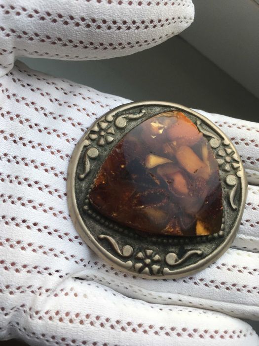 Брошь круглая с янтарем 5см винтаж