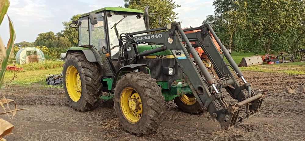 John Deere  2650