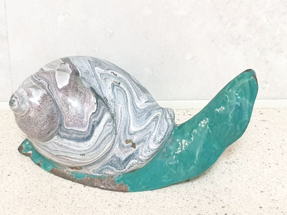 Antigo pisa papel "Caracol" em ferro esmaltado 1500 gramas