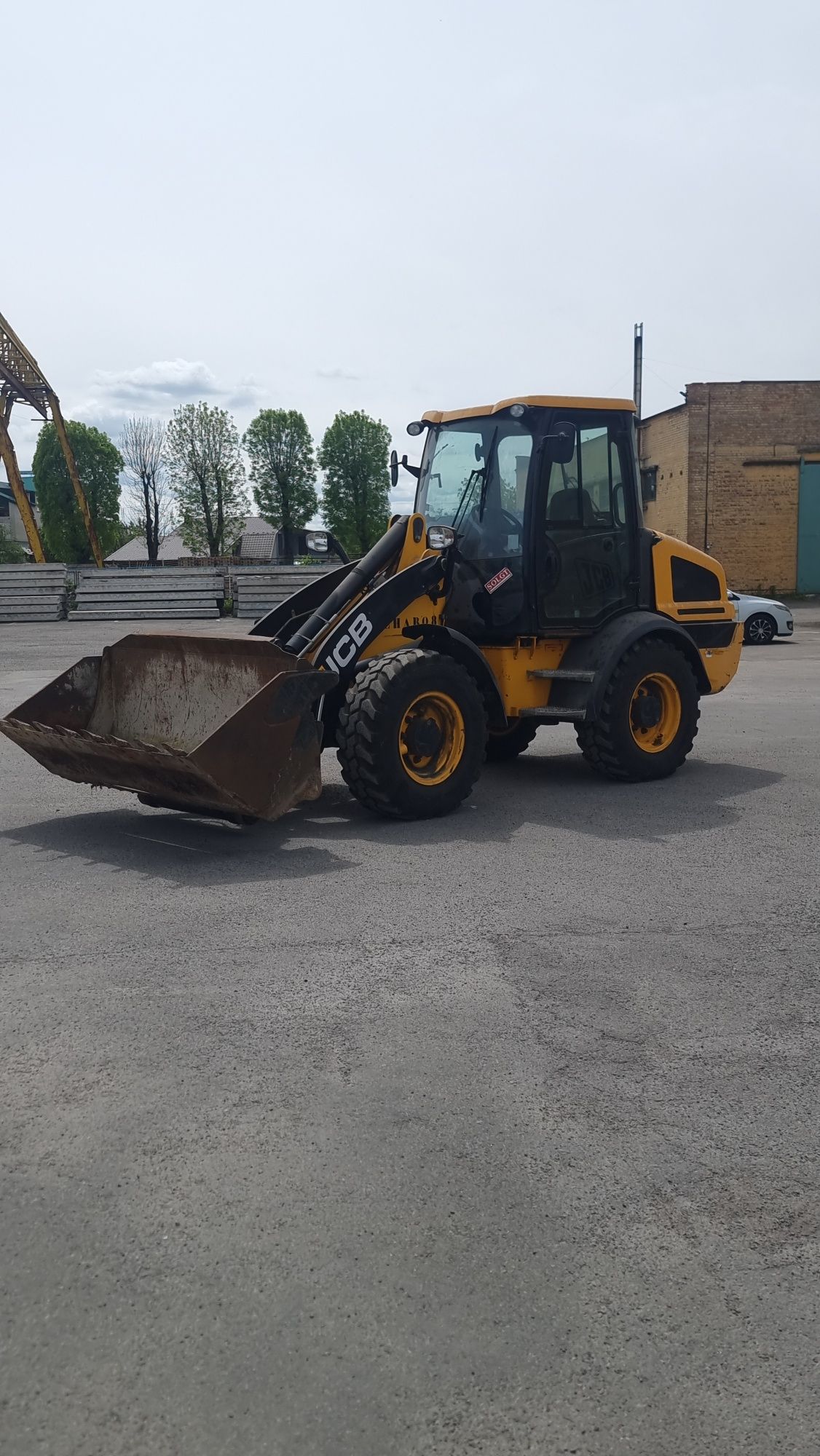 Свіжопривезений навантажувач фронтальний jcb
