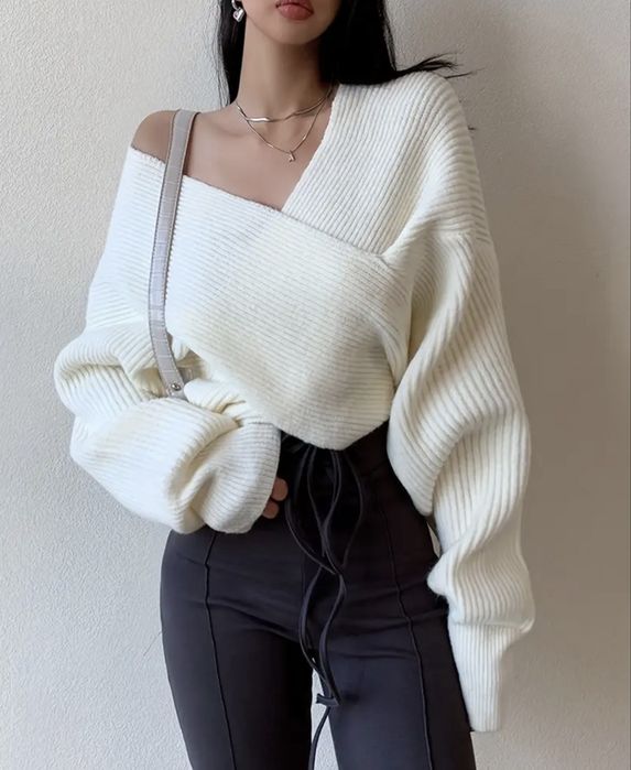 Жіночій светр асеметричний  з рукавами «батвінг» розмір Л акріл 100%