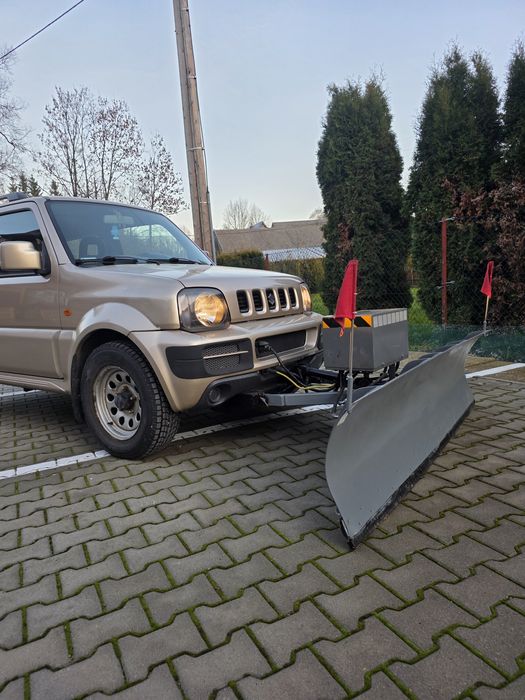 Suzuki Jimny 2010 z pługiem do śniegu hydraulicznym