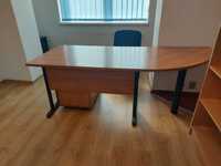 Zestaw mebli biurowych - biurko z szafką oraz szafka na segregatory