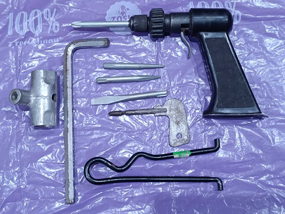 Śrubokręt z schowkiem i inne