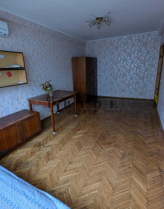 Простора квартира на Русанівці