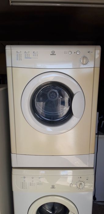 Máquina de secar roupa Indesit
