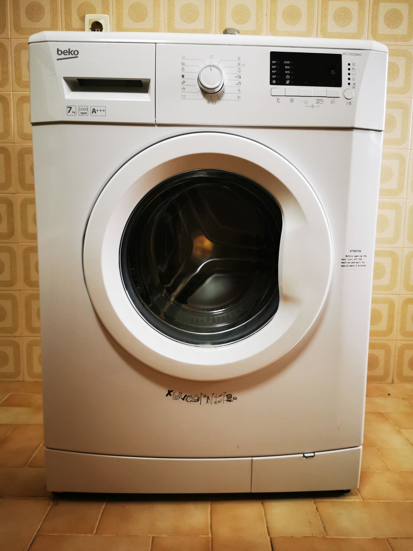 Máquina de lavar roupa Beko WCC7502BW0