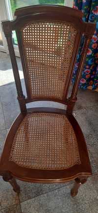 Piękne stare krzeslo  wyplatane ratanem