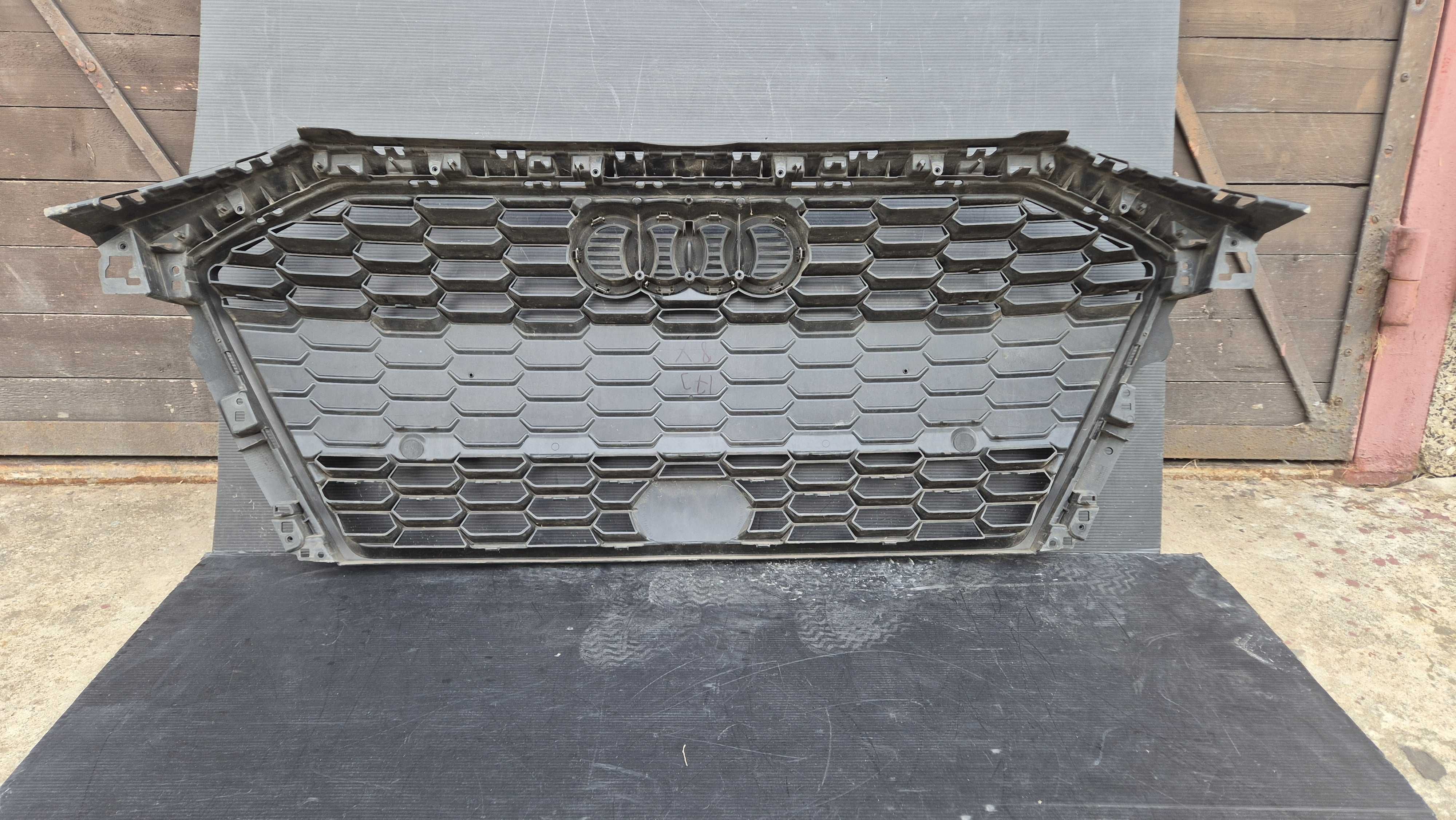 Atrapa chłodnicy GRILL Audi A3 8Y 2020- S-LINE OE 8Y0 Stan BDB ORYG !